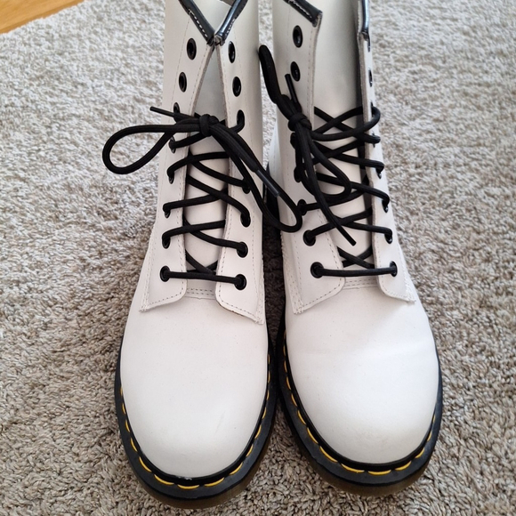 Dr. Martens Boots Womens Sz 10 White 11821 Smooth Leather Combat 42 Doc Grunge - Picture 3 of 14